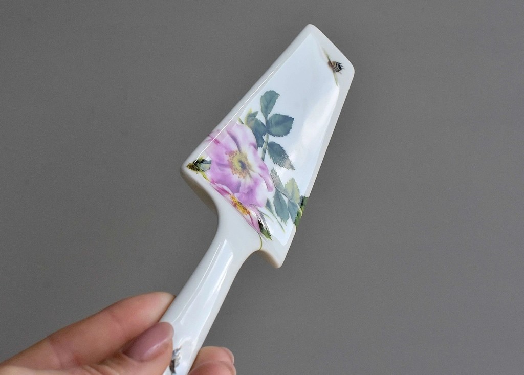 4263-2_porcelanova-lopatka-na-dort-ruze