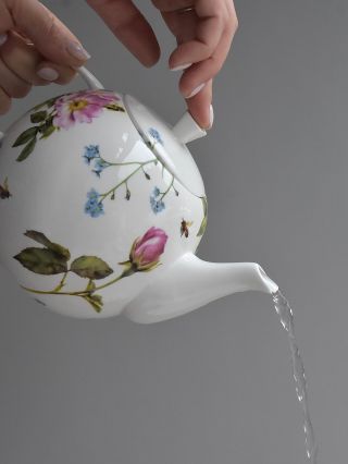 Vyrobeno, vypáleno a naskladněno! Vše se odehrálo v mém ateliéru a jsem nadšená, že se mi podařila vytvořit větší zásoba...